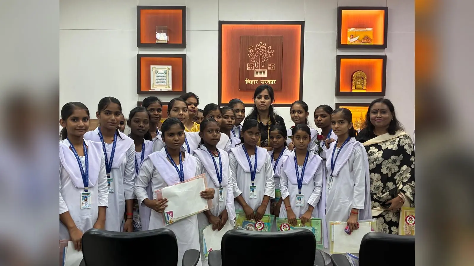 डीएम का चैंबर बना प्रेरणा का मंच, छात्राओं से बोलीं उदिता सिंह - जो जितना तपता है, उतना ही चमकता है | Prabhat Khabar Network डीएम का चैंबर बना प्रेरणा का मंच, छात्राओं से बोलीं उदिता सिंह - जो जितना तपता है, उतना ही चमकता है | Prabhat Khabar Network
