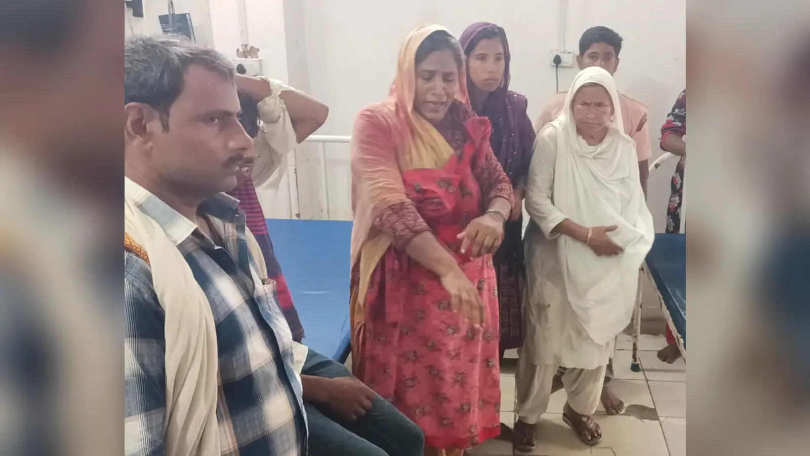 फोटो:अस्पताल में ईलाजरत जख्मी | Prabhat Khabar Network फोटो:अस्पताल में ईलाजरत जख्मी | Prabhat Khabar Network