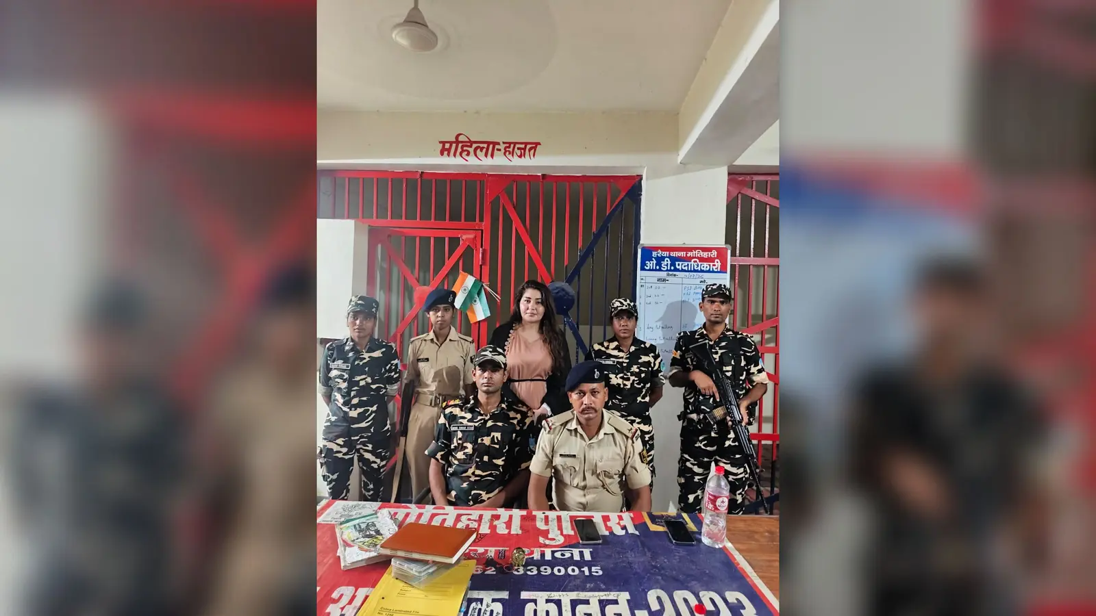 हिरासत में ली गयी उज्बेकिस्तानी महिला के साथ पुलिस व एसएसबी के अधिकारी | Prabhat Khabar Network हिरासत में ली गयी उज्बेकिस्तानी महिला के साथ पुलिस व एसएसबी के अधिकारी | Prabhat Khabar Network