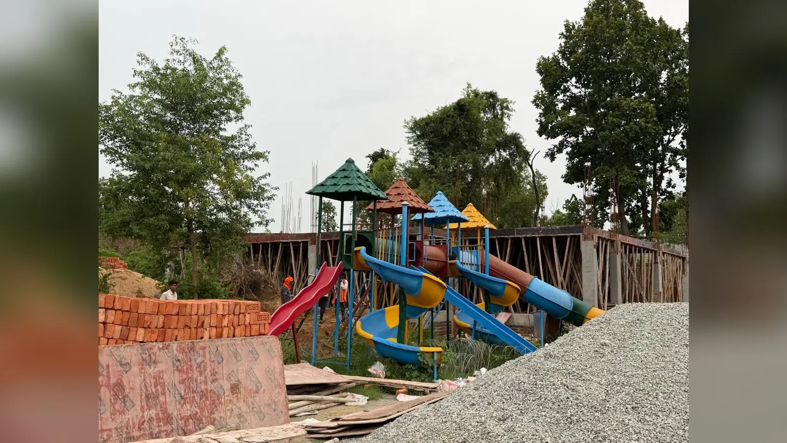 पदमा 18 फोटो 01 जेएमएम पब्लिक स्कूल में चल रहे निर्माण कार्य 02 स्कूल परिसर में काम रोकने पहुंचे बीडीओ और सीओ | Prabhat Khabar Network पदमा 18 फोटो 01 जेएमएम पब्लिक स्कूल में चल रहे निर्माण कार्य 02 स्कूल परिसर में काम रोकने पहुंचे बीडीओ और सीओ | Prabhat Khabar Network
