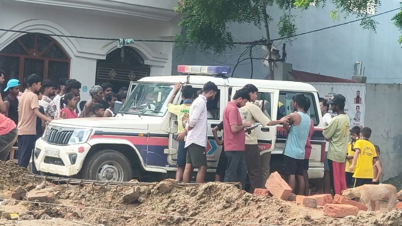 घटनास्थल पर पहुंची पुलिस | Prabhat Khabar Network घटनास्थल पर पहुंची पुलिस | Prabhat Khabar Network