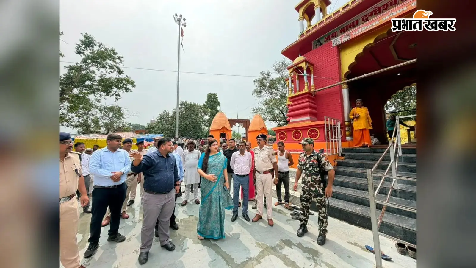 श्रावणी मेला से पहले देवकुंड पहुंचीं डीएम श्रावणी मेला से पहले देवकुंड पहुंचीं डीएम