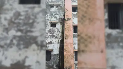 रोहतास: करगहर CHC में फटा सीवर पाइप, दो सप्ताह से बह रही गंदगी; दुर्गध से परेशान लोग आंदोलन की चेतावनी