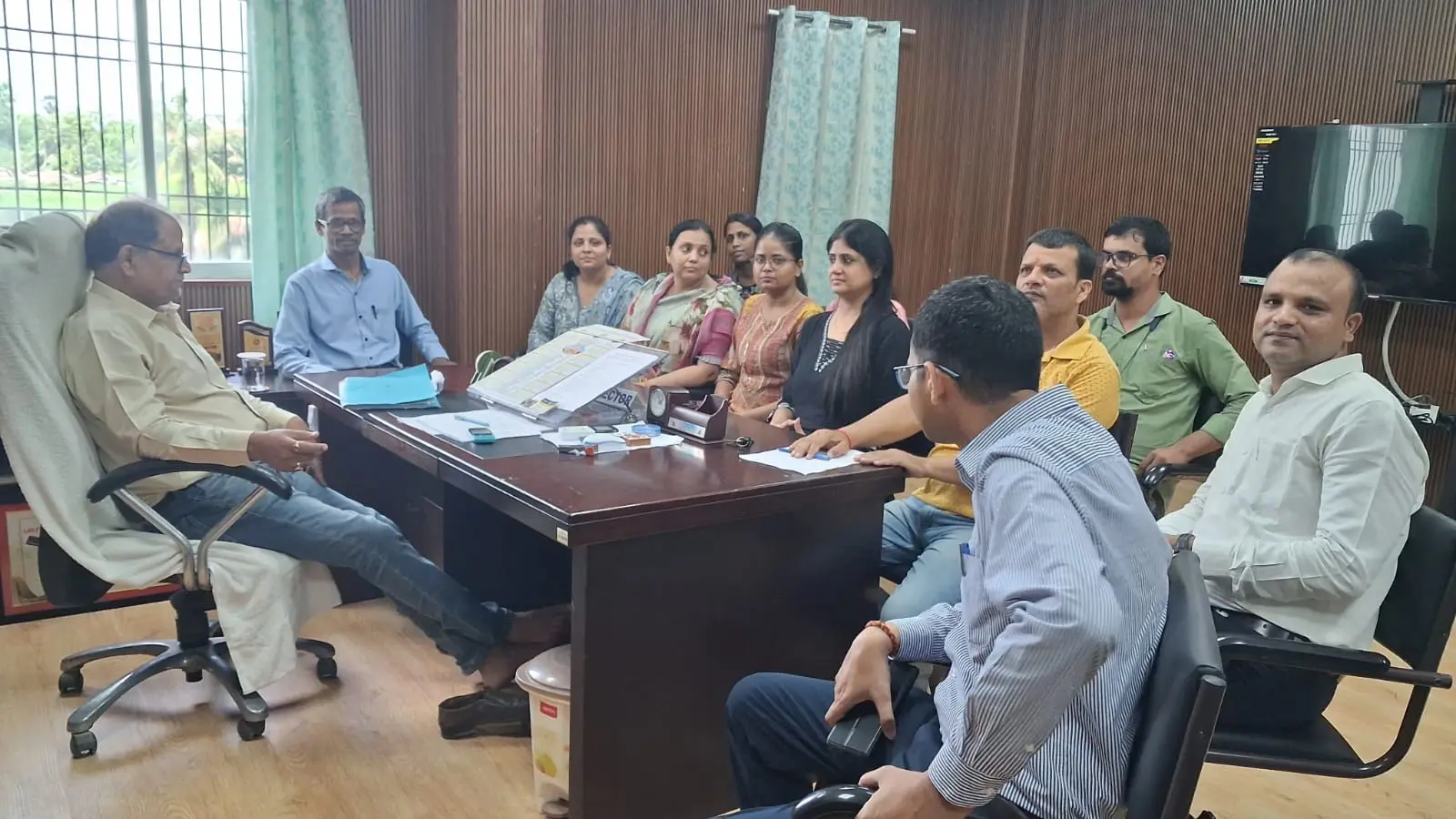 फोटो-1परिचय- बैठक में शामिल प्रो. अजय नाथ झा, मुकेश कुमार झा, कृष्ण मुरारी व अन्य. | Prabhat Khabar Network फोटो-1परिचय- बैठक में शामिल प्रो. अजय नाथ झा, मुकेश कुमार झा, कृष्ण मुरारी व अन्य. | Prabhat Khabar Network