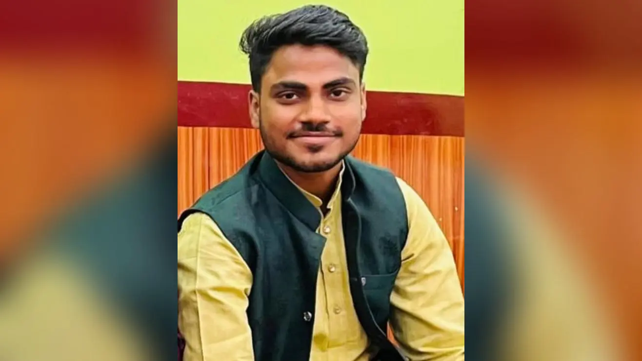 मृतक का फाइल फोटो एवं परिजन का फोटो | Prabhat Khabar Network मृतक का फाइल फोटो एवं परिजन का फोटो | Prabhat Khabar Network