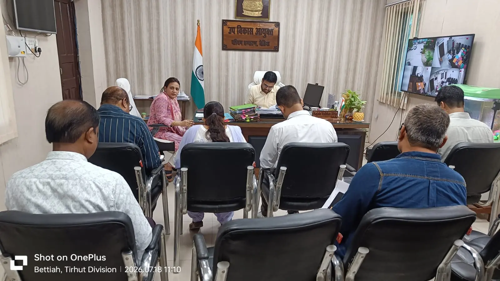बैठक में निर्देश देते डीडीसी काजले वैभव नितिन व अन्य | Prabhat Khabar Network बैठक में निर्देश देते डीडीसी काजले वैभव नितिन व अन्य | Prabhat Khabar Network