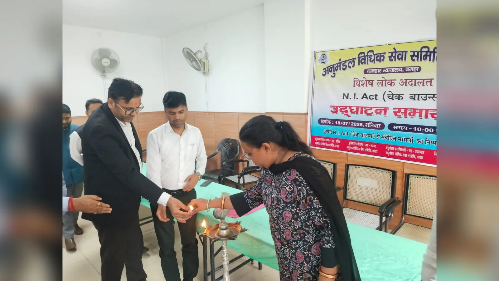 दीप प्रज्वलित करते न्यायाधीश व अन्य | Prabhat Khabar Network दीप प्रज्वलित करते न्यायाधीश व अन्य | Prabhat Khabar Network