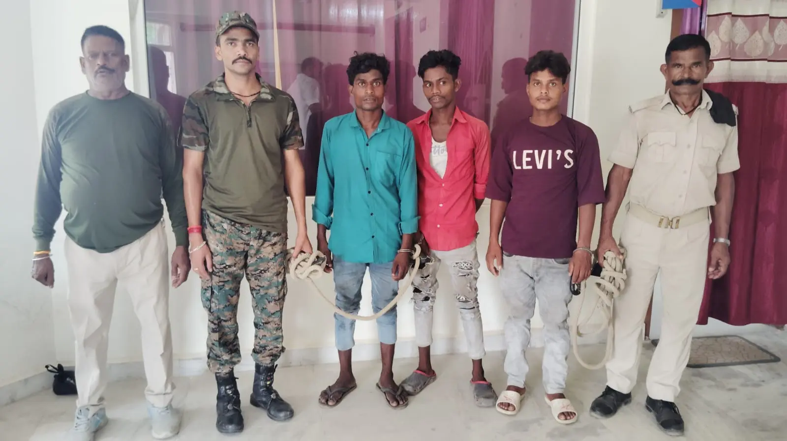 गिरफ्तार आरोपी को पुलिस ने भेजा जेल | Prabhat Khabar Network गिरफ्तार आरोपी को पुलिस ने भेजा जेल | Prabhat Khabar Network