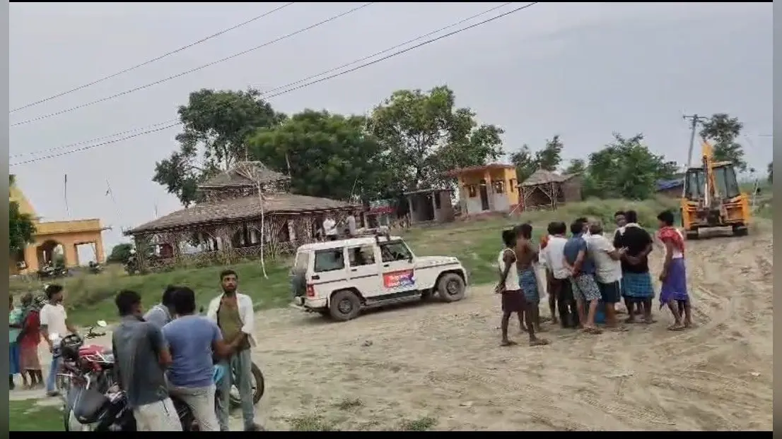 वाहन जब्त करते पदाधिकारी | Prabhat Khabar Network वाहन जब्त करते पदाधिकारी | Prabhat Khabar Network