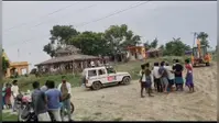 वैशाली: बिदुपुर में अवैध बालू खनन पर कार्रवाई, जेसीबी, लोडर और तीन ट्रैक्टर जब्त