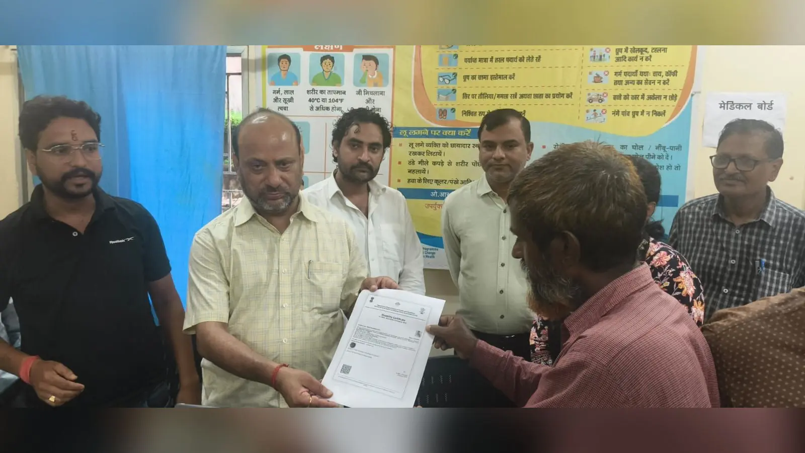 दिव्यांगजनो को युडीआईडी कार्ड सोपटेबविधायक | Prabhat Khabar Network दिव्यांगजनो को युडीआईडी कार्ड सोपटेबविधायक | Prabhat Khabar Network