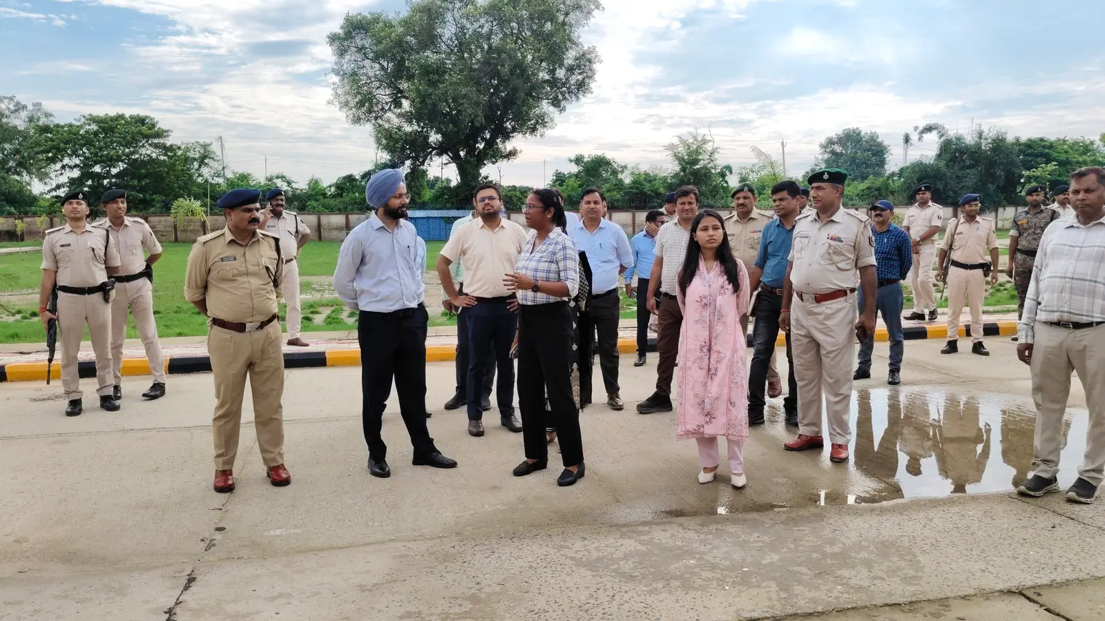 महिला स्वाभिमान बटालियन के उद्घाटन की तैयारियां तेज | Prabhat Khabar Network महिला स्वाभिमान बटालियन के उद्घाटन की तैयारियां तेज | Prabhat Khabar Network