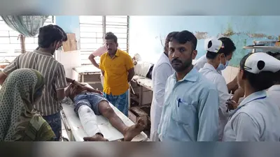नरकटियागंज में दो बाइकों की भिड़ंत, महिला व दो बच्चों सहित पांच लोग घायल
