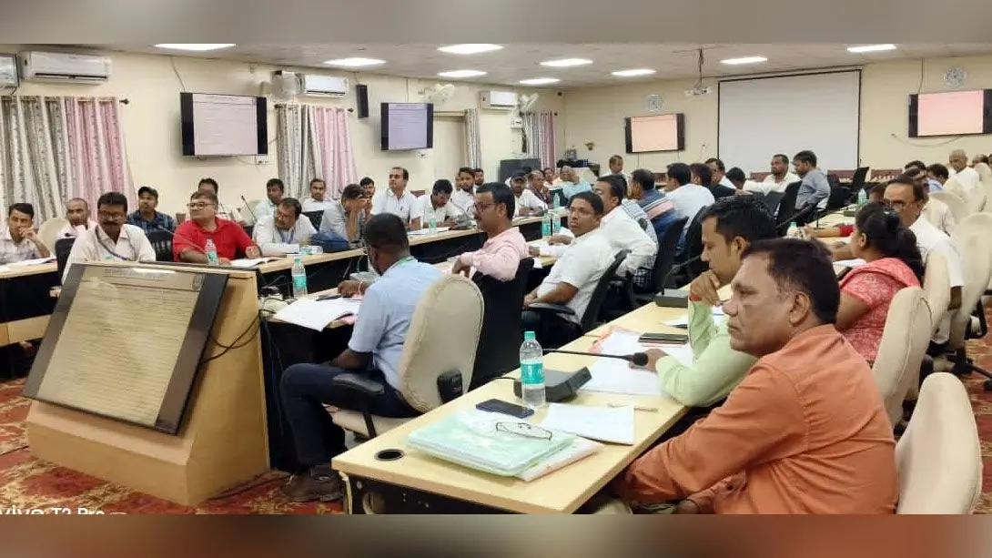 फोटो संख्या 04- प्रशिक्षण में उपस्थित कर्मी | Prabhat Khabar Network फोटो संख्या 04- प्रशिक्षण में उपस्थित कर्मी | Prabhat Khabar Network