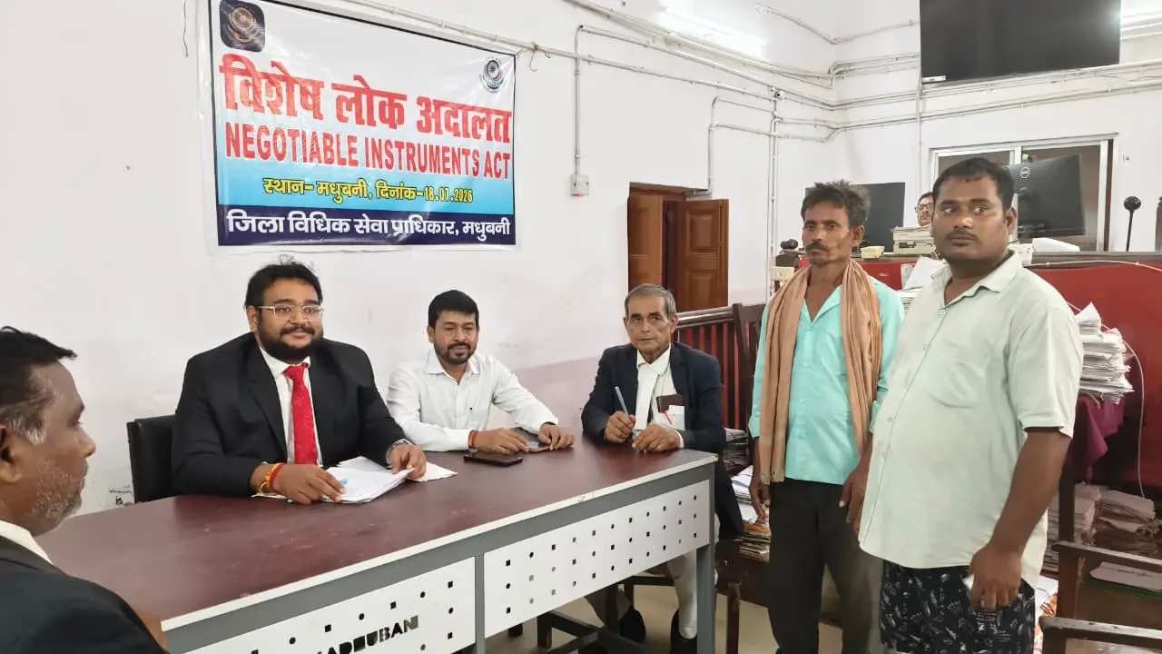 फोटो: परिचय: बेंच में उपस्थित पीठासीन पदाधिकारी संदीप चैतन्य व प्रभारी प्राधिकार सचिव सचिन कुमार एवं बेंच सदस्य और पक्षकार | Prabhat Khabar Network फोटो: परिचय: बेंच में उपस्थित पीठासीन पदाधिकारी संदीप चैतन्य व प्रभारी प्राधिकार सचिव सचिन कुमार एवं बेंच सदस्य और पक्षकार | Prabhat Khabar Network