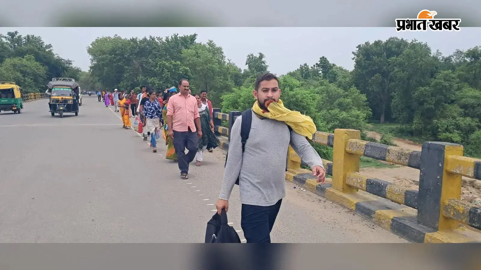 नौ करोड़ से बने दोमोहान पुल के क्षतिग्रस्त होने पर 4.59 करोड़ की लागत से बन रहा डायवर्शन, कछुआ गति से हो रहा है कार्य, अभी अधूरा नौ करोड़ से बने दोमोहान पुल के क्षतिग्रस्त होने पर 4.59 करोड़ की लागत से बन रहा डायवर्शन, कछुआ गति से हो रहा है कार्य, अभी अधूरा