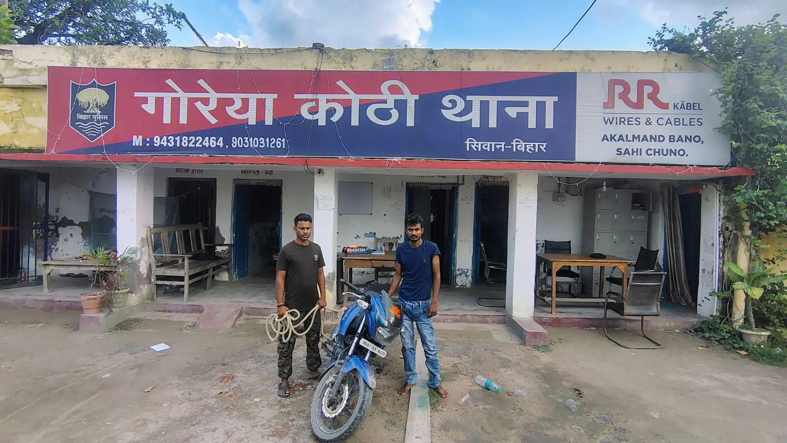 फ़ोटो. भाई के साथ गिरफ्तार युवक | Prabhat Khabar Network फ़ोटो. भाई के साथ गिरफ्तार युवक | Prabhat Khabar Network