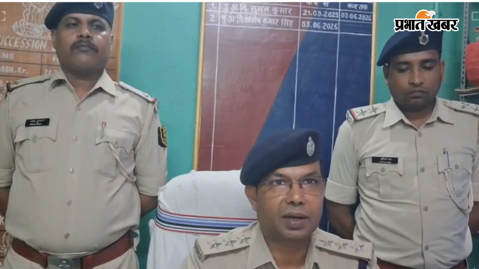 घटना की जानकारी देती पुलिस घटना की जानकारी देती पुलिस