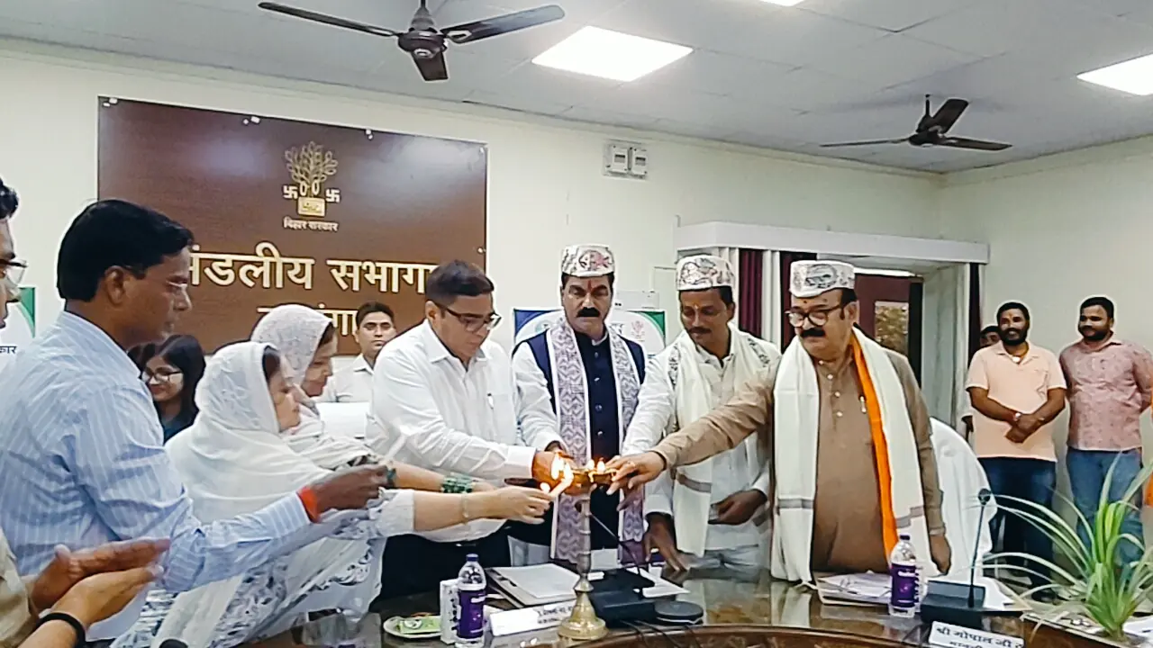 जिला आयोजना क्षेत्र कार्यक्रम का दीप प्रज्वलित कर उद्घाटन करते सांसद , विधायक, महापौर, उप महापौरमा, प्रमंडल आयुक्त ,डीएम एसएसपी वं अन्य | Prabhat Khabar Network जिला आयोजना क्षेत्र कार्यक्रम का दीप प्रज्वलित कर उद्घाटन करते सांसद , विधायक, महापौर, उप महापौरमा, प्रमंडल आयुक्त ,डीएम एसएसपी वं अन्य | Prabhat Khabar Network
