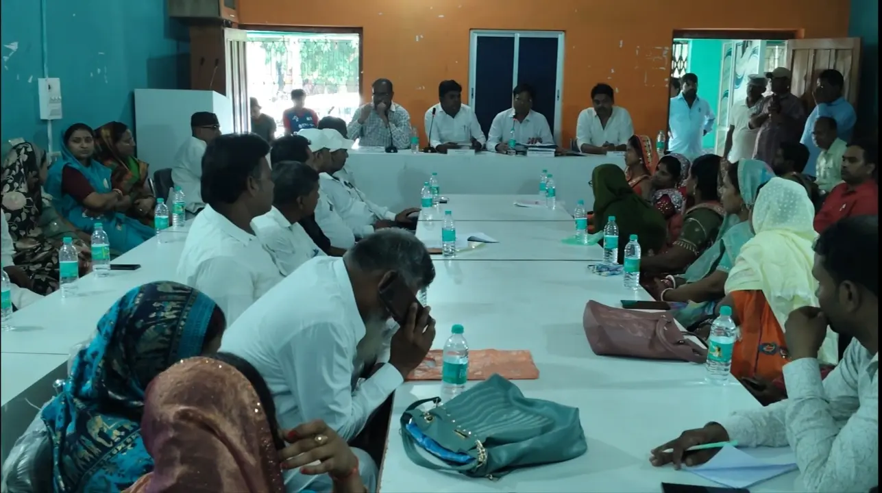 फोटो संख्या : 9 बैठक में मौजूद प्रमुख व अन्य | Prabhat Khabar Network फोटो संख्या : 9 बैठक में मौजूद प्रमुख व अन्य | Prabhat Khabar Network