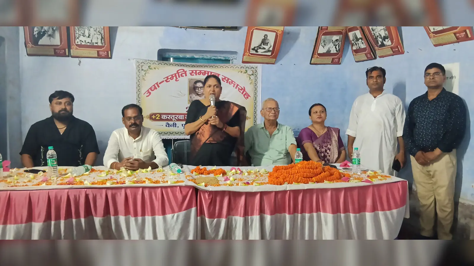 सम्मान समारोह को संबोधित करते विधायक आश्मेघ देवी, सभागार में मौजूद छात्राएं एवं अविभावक | Prabhat Khabar Network सम्मान समारोह को संबोधित करते विधायक आश्मेघ देवी, सभागार में मौजूद छात्राएं एवं अविभावक | Prabhat Khabar Network