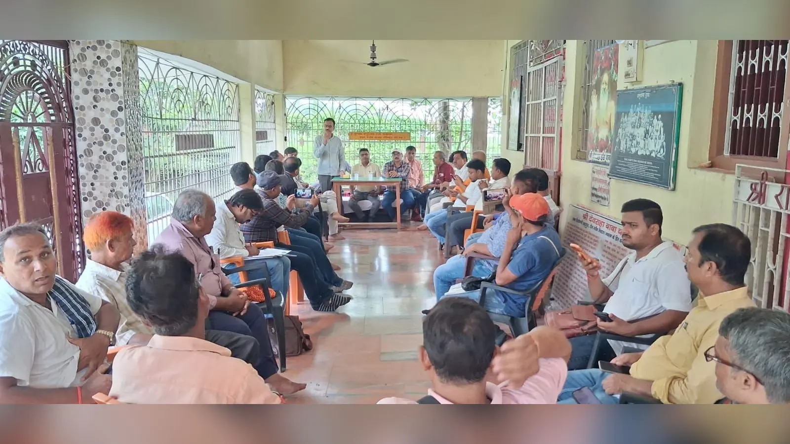 संबोधित करते प्रदेश अध्यक्ष व मौजूद पत्रकारगण | Prabhat Khabar Network संबोधित करते प्रदेश अध्यक्ष व मौजूद पत्रकारगण | Prabhat Khabar Network