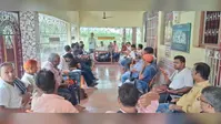 पत्रकारों की एकजुटता पर जोर, बेतिया में ग्रामीण पत्रकार एसोसिएशन की बैठक में बनी रणनीति
