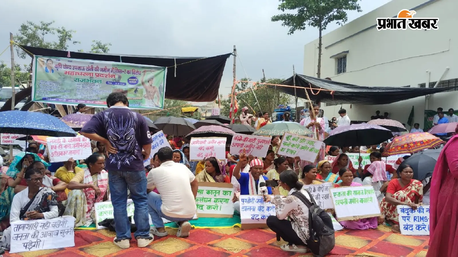 रांची की नगड़ी में धरने पर बैठे लोग. फोटो: प्रभात खबर रांची की नगड़ी में धरने पर बैठे लोग. फोटो: प्रभात खबर