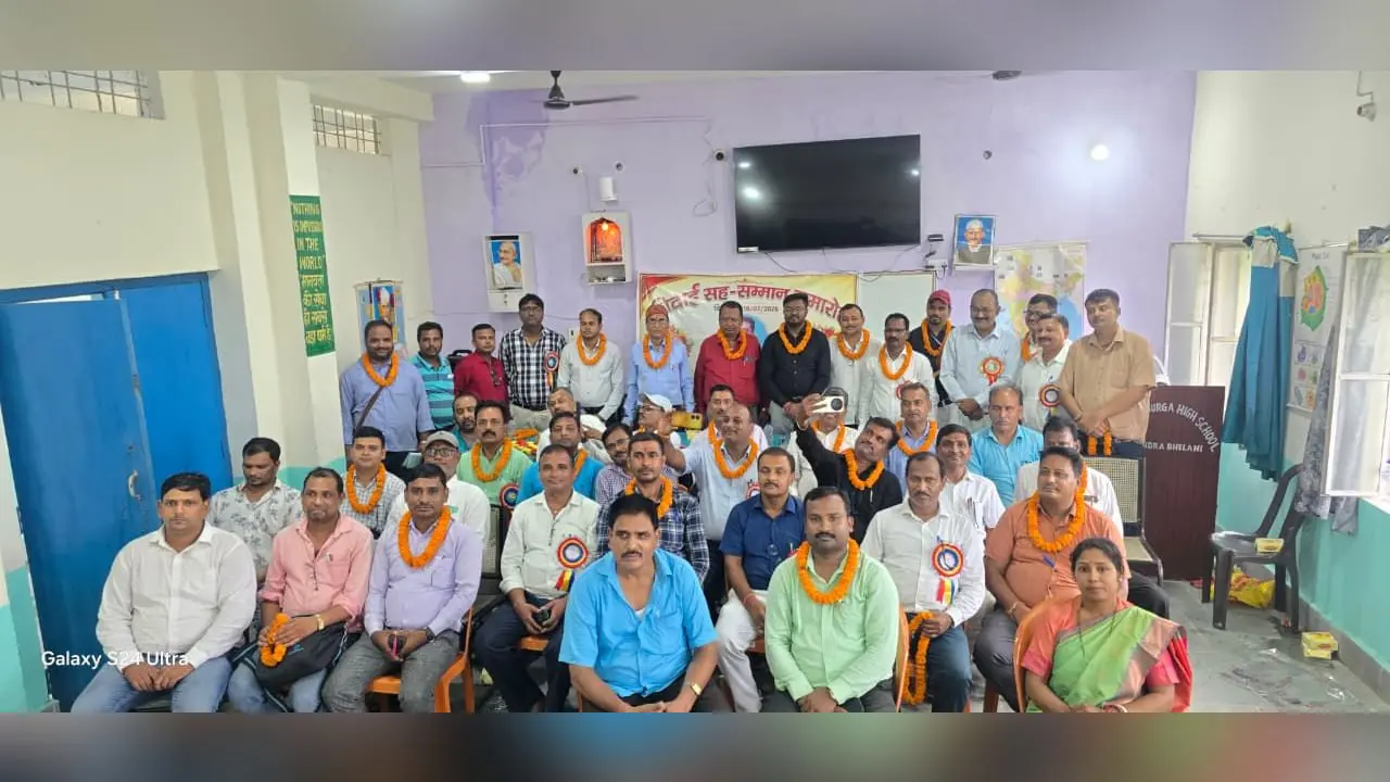 विदाई समारोह में शामिल नए व पुराने बीईओ तथा शिक्षक | Prabhat Khabar Network विदाई समारोह में शामिल नए व पुराने बीईओ तथा शिक्षक | Prabhat Khabar Network