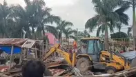 पश्चिम मेदिनीपुर के घाटाल में प्रशासन का एक्शन : सरकारी जमीन पर चला बुलडोजर, अवैध दुकानें और निर्माण ध्वस्त
