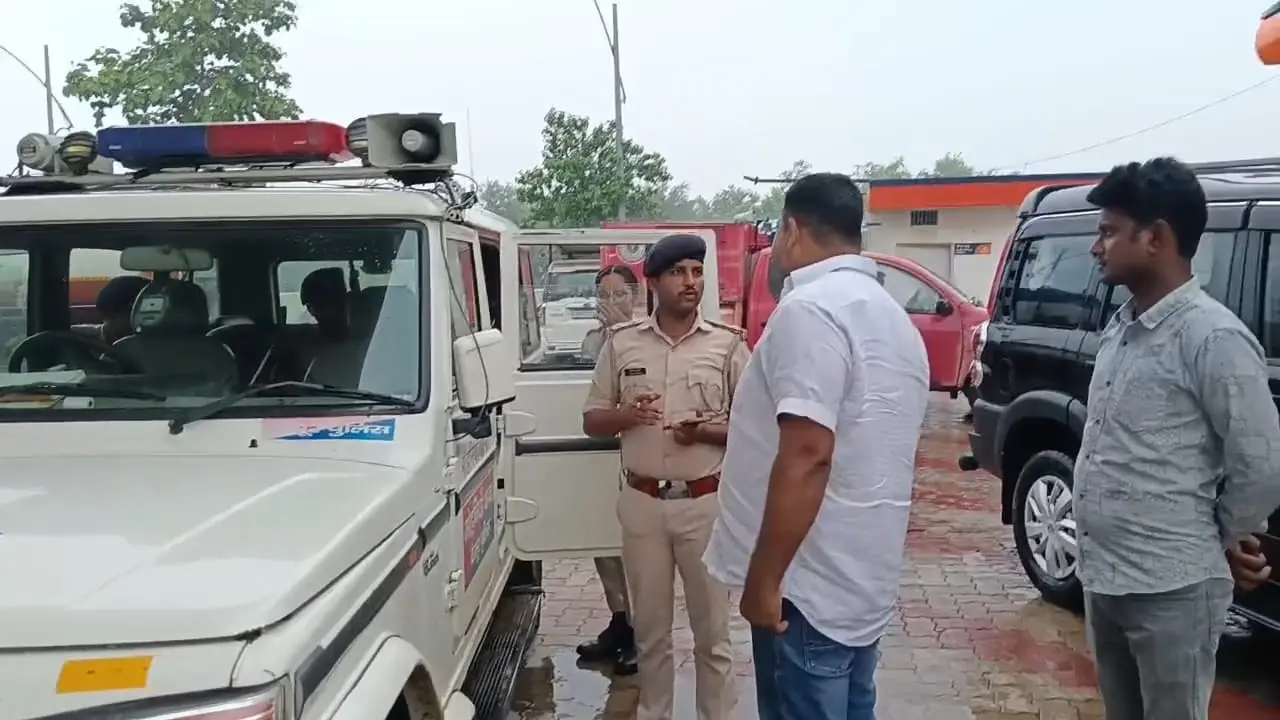 मामले की जांच करती पुलिस | Prabhat Khabar Network मामले की जांच करती पुलिस | Prabhat Khabar Network
