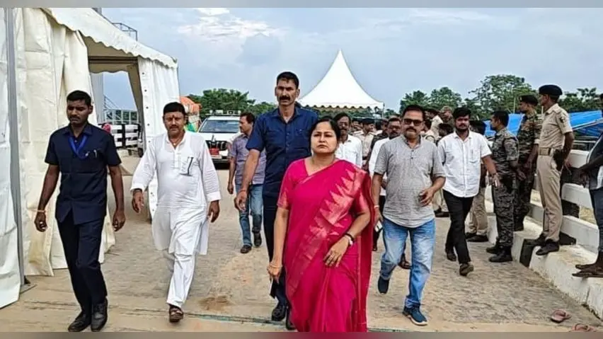 मुख्यमंत्री के कार्यक्रम स्थल का जायजा लेते मंत्री डॉ श्वेता गुप्ता एवं अन्य | Prabhat Khabar Network मुख्यमंत्री के कार्यक्रम स्थल का जायजा लेते मंत्री डॉ श्वेता गुप्ता एवं अन्य | Prabhat Khabar Network