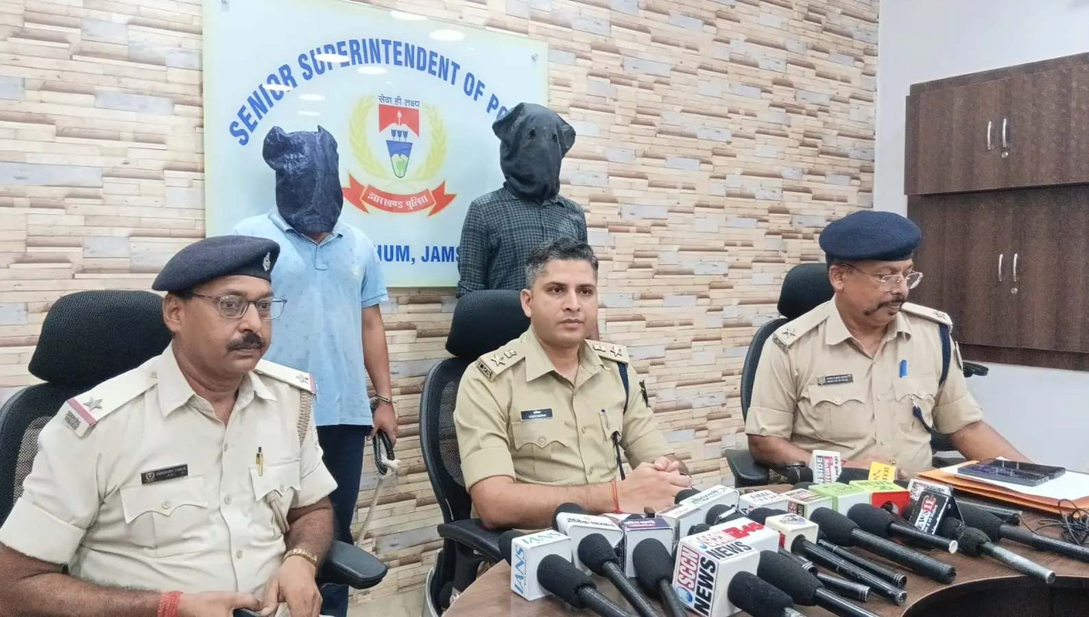 कोर्ट गेट के पास से नाबालिग का अपहरण, दो गिरफ्तार | Prabhat Khabar Network कोर्ट गेट के पास से नाबालिग का अपहरण, दो गिरफ्तार | Prabhat Khabar Network