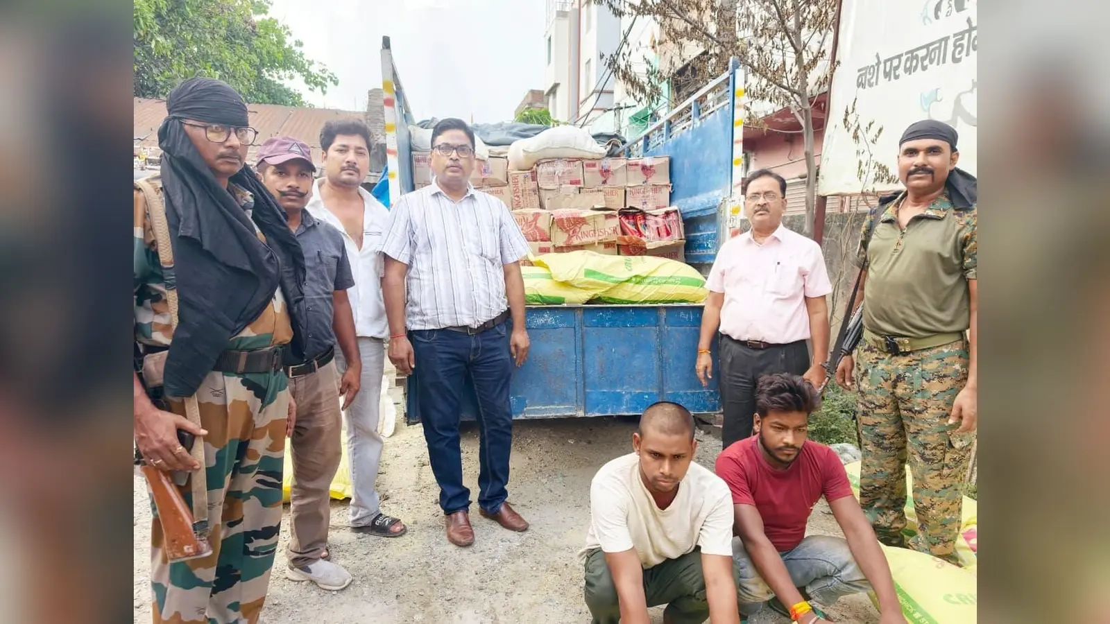 उत्पाद विभाग कि टीम ने और शराब तस्कर | Prabhat Khabar Network उत्पाद विभाग कि टीम ने और शराब तस्कर | Prabhat Khabar Network
