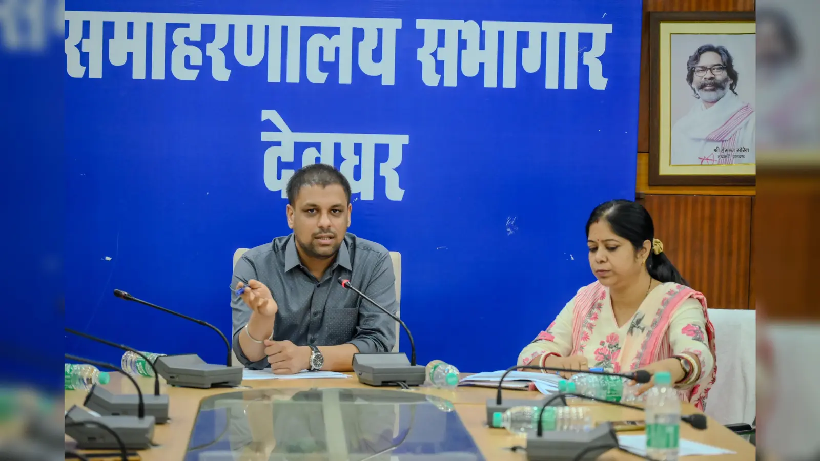 एसआईआर को लेकर रिव्यू करते डीसी सौरभ कुमार भुवानिया | Prabhat Khabar Network एसआईआर को लेकर रिव्यू करते डीसी सौरभ कुमार भुवानिया | Prabhat Khabar Network