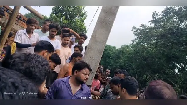 ग्रामीणों की मौजूदगी में पकड़े गए दोनों संदिग्ध युवक | Prabhat Khabar Network ग्रामीणों की मौजूदगी में पकड़े गए दोनों संदिग्ध युवक | Prabhat Khabar Network