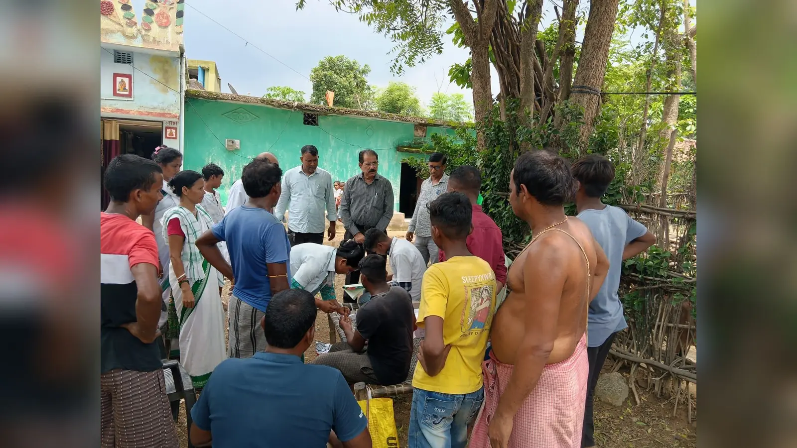 पोटका में लगे मलेरिया जांच शिविर का निरीक्षण करते सिविल सर्जन डॉ साहिर पाल व अन्य पदाधिकारी | Prabhat Khabar Network पोटका में लगे मलेरिया जांच शिविर का निरीक्षण करते सिविल सर्जन डॉ साहिर पाल व अन्य पदाधिकारी | Prabhat Khabar Network