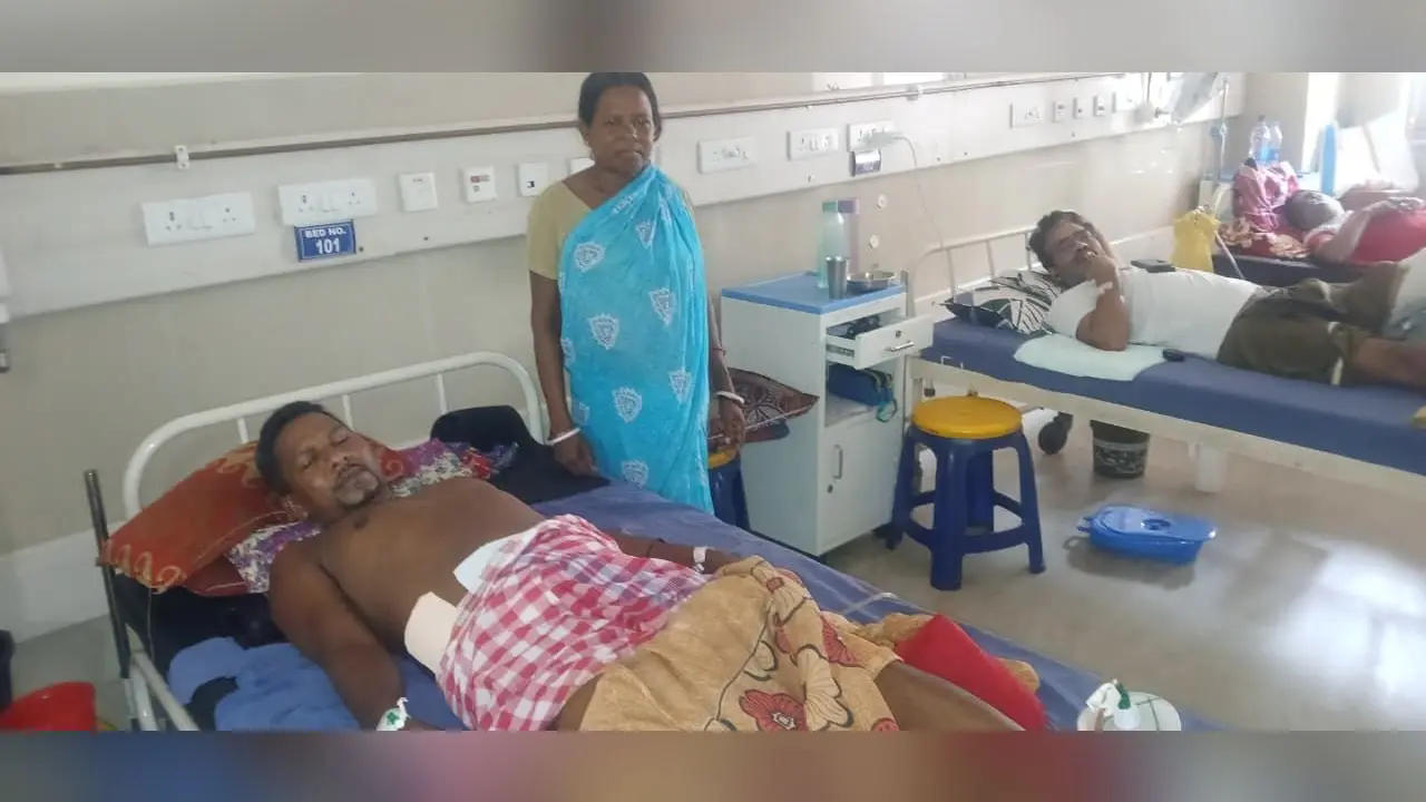 एमजीएम अस्पताल में डॉक्टरों ने प्यूबिक सिम्फिसिस (कमर के नीचे दोनों पैरों को जोड़ने वाली हड्डी) टूटने का किया सफल ऑपरेशन | Prabhat Khabar Network एमजीएम अस्पताल में डॉक्टरों ने प्यूबिक सिम्फिसिस (कमर के नीचे दोनों पैरों को जोड़ने वाली हड्डी) टूटने का किया सफल ऑपरेशन | Prabhat Khabar Network