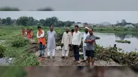 मुखिया फंड से मगनपुर के बड़े तालाब की सफाई शुरू, ग्रामीणों में खुशी