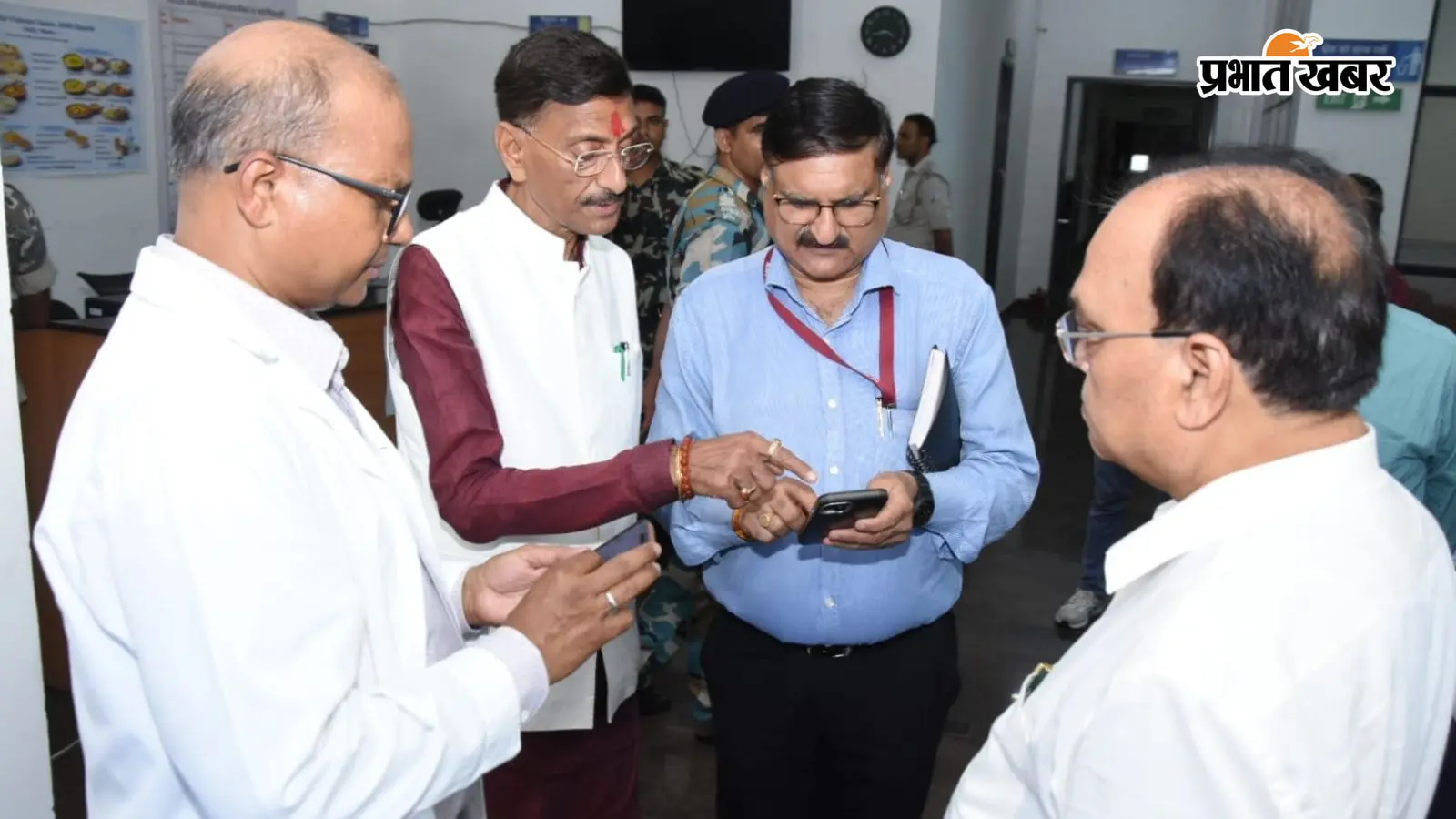 रिम्स आश्रयगृह का निरीक्षण करते संजय सेठ (फोटो : @SethSanjayMP) रिम्स आश्रयगृह का निरीक्षण करते संजय सेठ (फोटो : @SethSanjayMP)