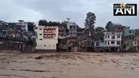 जम्मू-कश्मीर में रातभर बारिश: निचले इलाके डूबे, तेज बहाव में बह गईं कई गाड़ियां, देखें Video