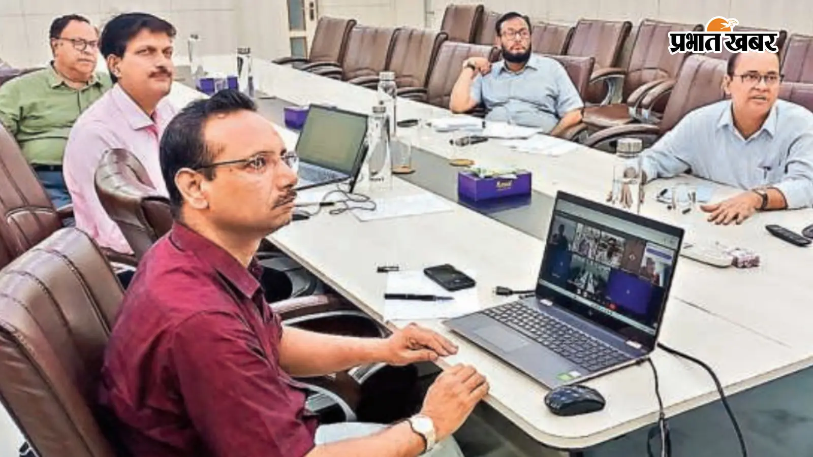 बैठक में उपस्थित विवि के अधिकारी बैठक में उपस्थित विवि के अधिकारी