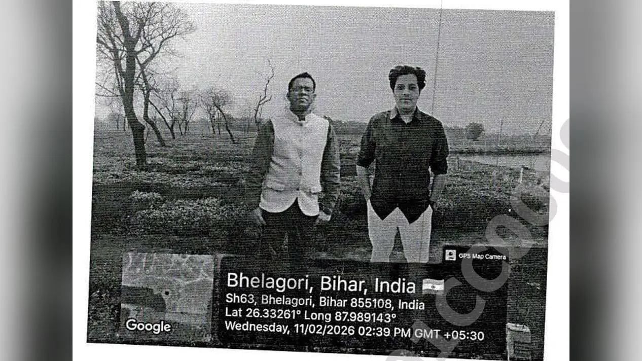 ठाकुरगंज रजिस्ट्रार के साथ सांसद इमरान प्रतापगड़ी की पहचान संबंधी फोटो | Prabhat Khabar Network ठाकुरगंज रजिस्ट्रार के साथ सांसद इमरान प्रतापगड़ी की पहचान संबंधी फोटो | Prabhat Khabar Network