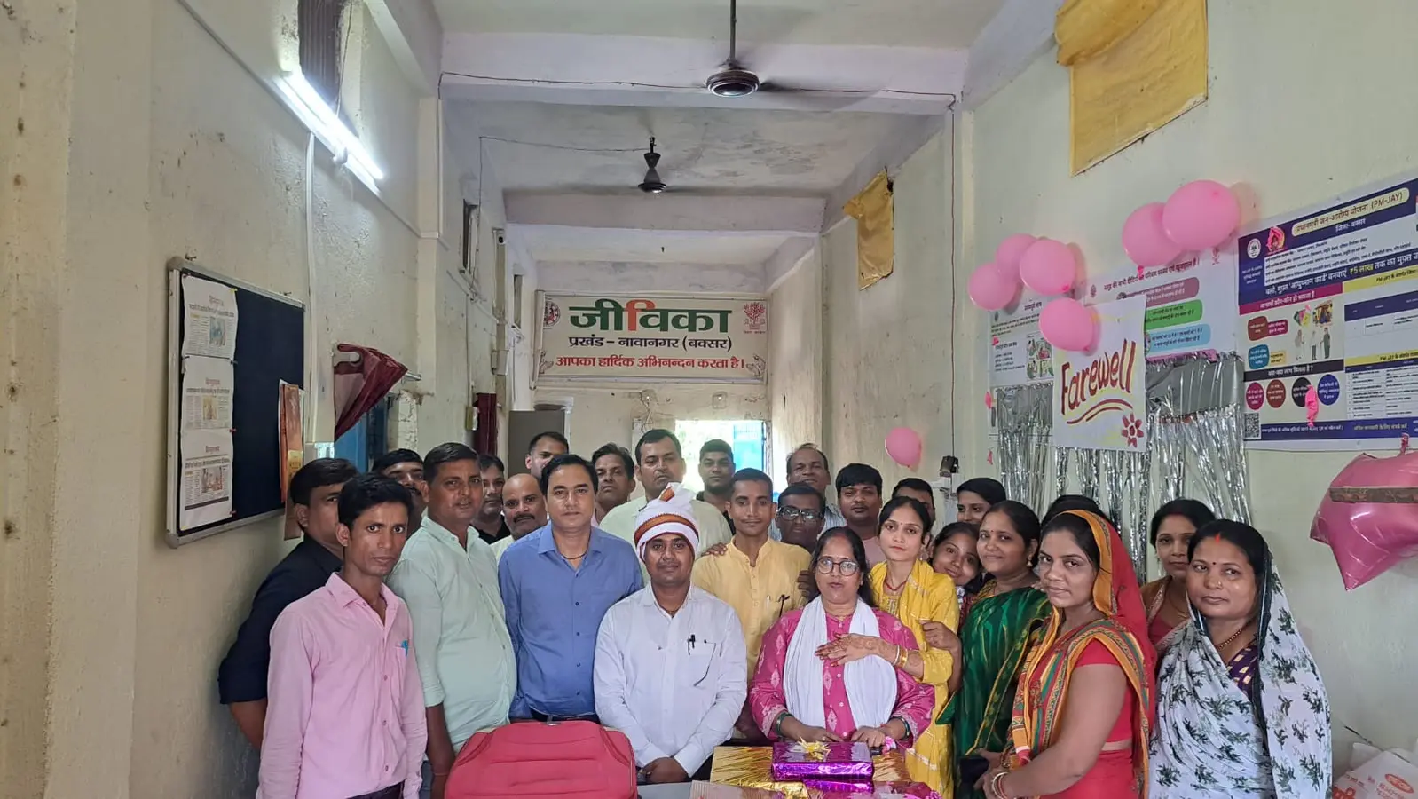 विदाई समारोह में उपस्थित जीविका दीदी | Prabhat Khabar Network विदाई समारोह में उपस्थित जीविका दीदी | Prabhat Khabar Network