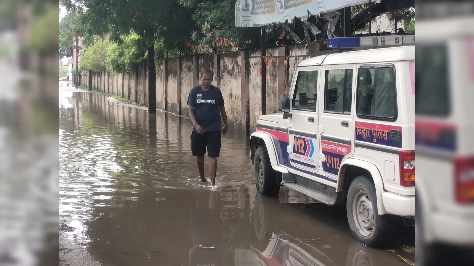 मदनपुर थाना गेट के समीप सड़क पर जलजमाव | Prabhat Khabar Network मदनपुर थाना गेट के समीप सड़क पर जलजमाव | Prabhat Khabar Network