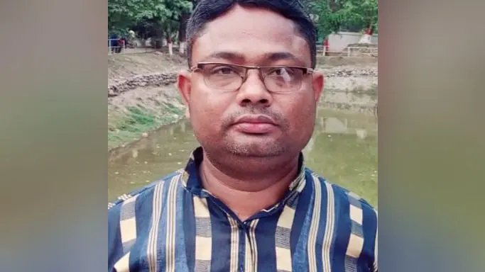 मृतक का फ़ाइल फोटो और पोस्टमार्टम परिसर में मौजूद मृतक के परिजन | Prabhat Khabar Network मृतक का फ़ाइल फोटो और पोस्टमार्टम परिसर में मौजूद मृतक के परिजन | Prabhat Khabar Network