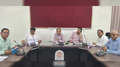 ग्रामीण विकास योजनाओं पर डीएम सख्त, समयबद्ध और गुणवत्तापूर्ण क्रियान्वयन के दिए निर्देश