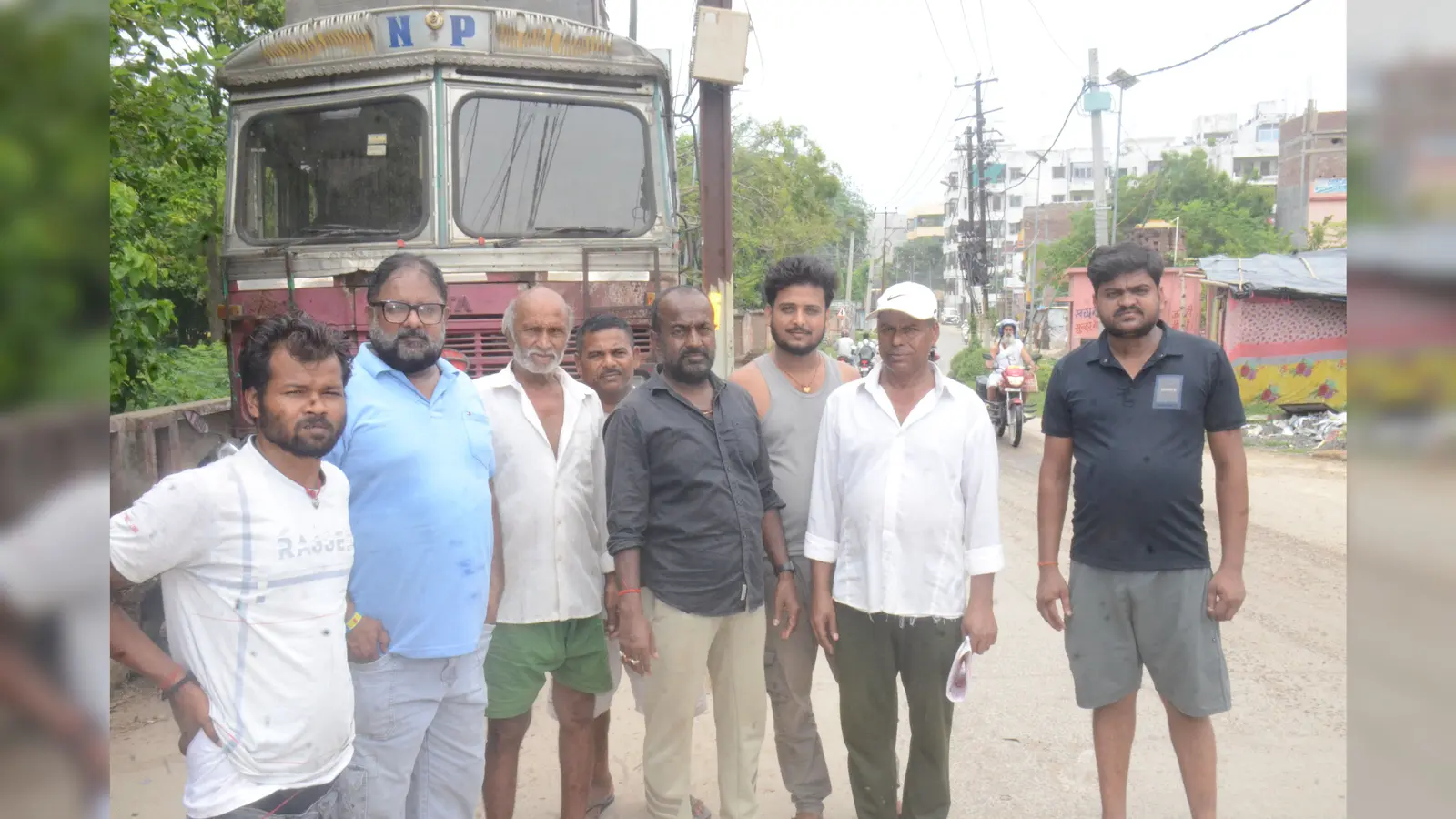 बड़ी खंजरपुर स्थित मायागंज अस्पताल बाइपास व विसर्जन मार्ग में मौत का पोल. | Prabhat Khabar Network बड़ी खंजरपुर स्थित मायागंज अस्पताल बाइपास व विसर्जन मार्ग में मौत का पोल. | Prabhat Khabar Network