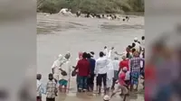 बागमती नदी में यात्रियों से भरी नाव पलटी, स्थानीय लोगों ने  40 यात्रियों को ग्रामीणों ने सुरक्षित निकाला