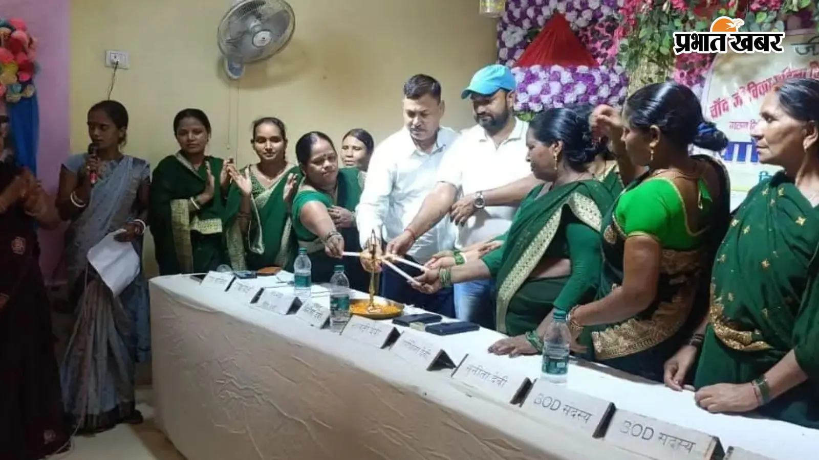 आमसभा में शामिल लोग आमसभा में शामिल लोग